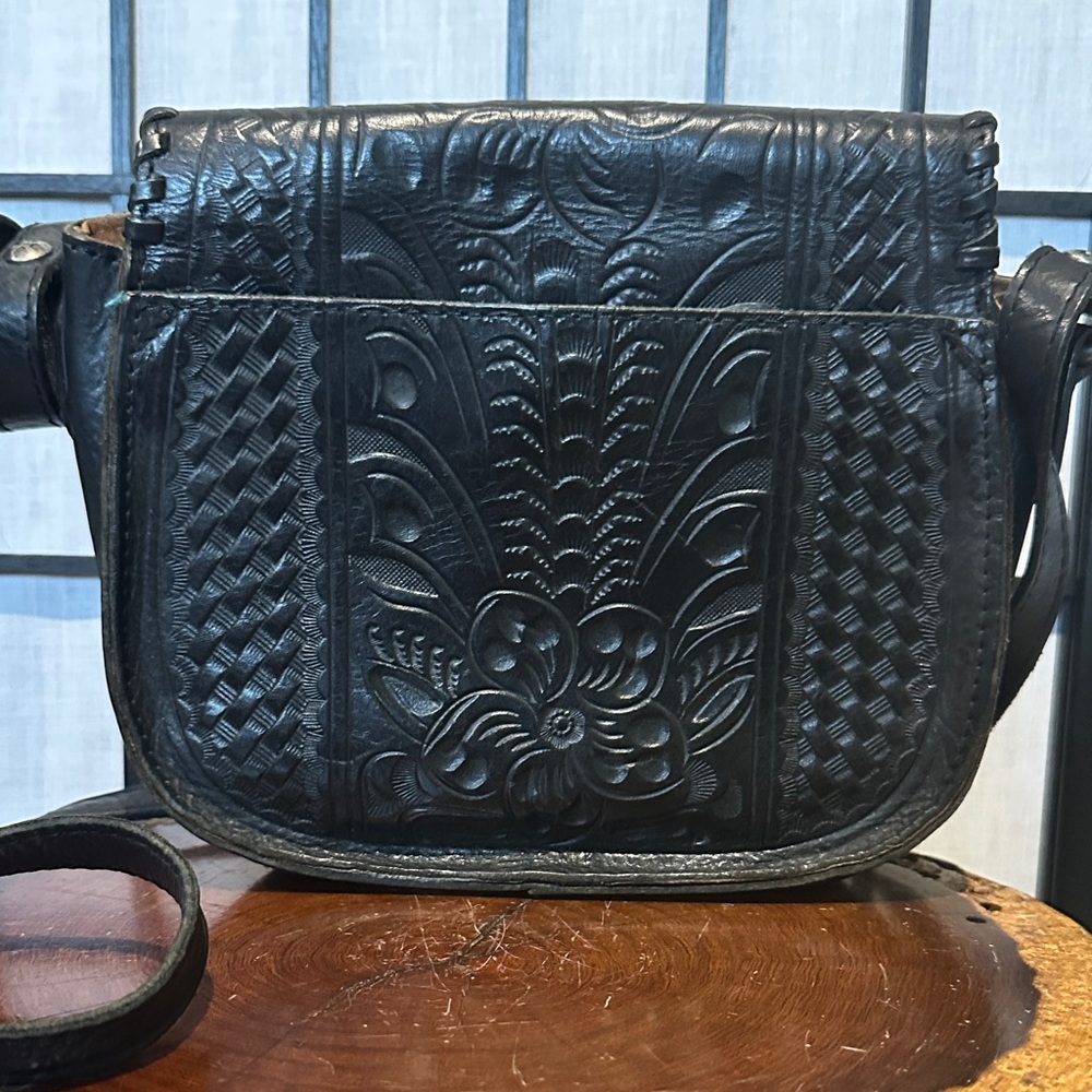 Patricia Nash Tooled Black Italian Leather Saddle Bag Purse , Black Braid Trim - Picture 4 of 9